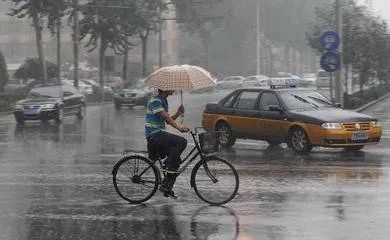 三预警齐发！今晚湖南迎强降水过程 湘北局地大暴雨