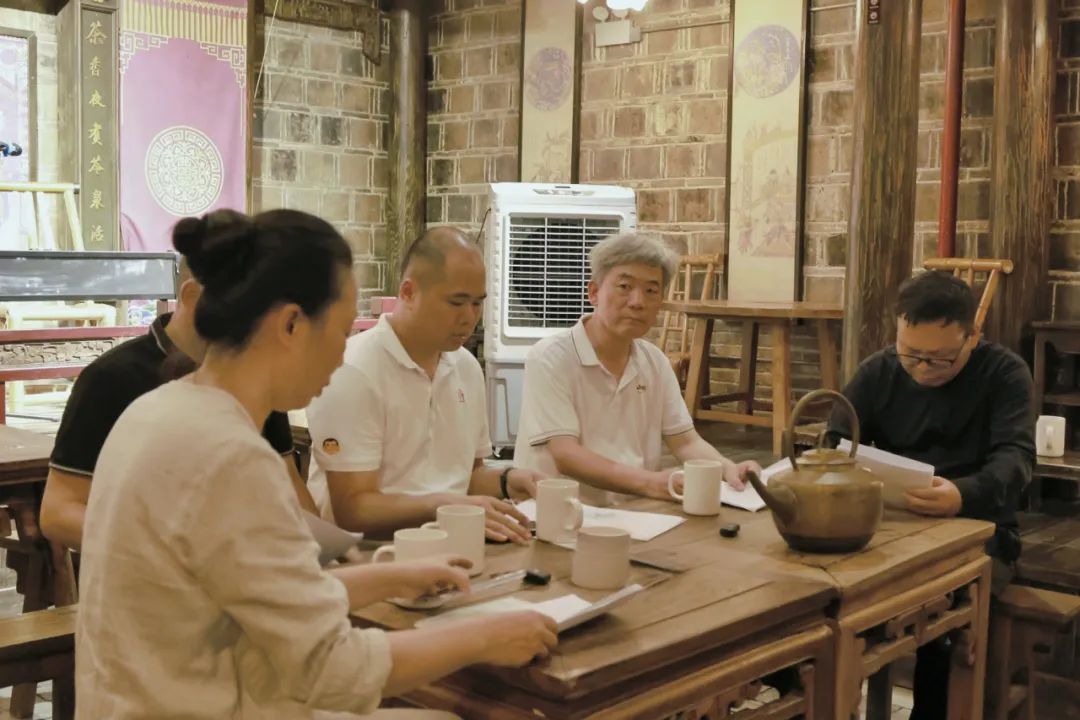 “片叶度关山——万里茶路中国行2025”文学采风团走进益阳明清古巷