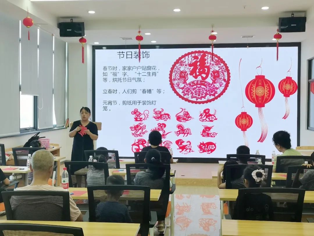 巧手剪出“纸上艺术”——大码头街道开展非遗剪纸文化体验活动