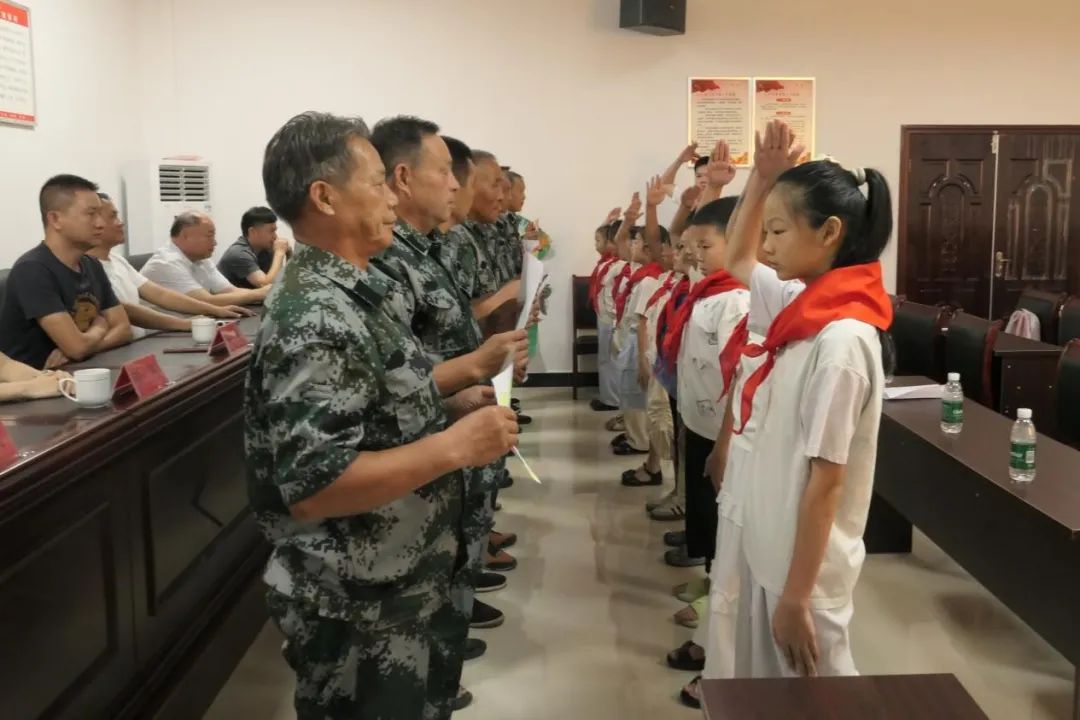 一堂特殊的思政课：退役军人与大学生共育乡村未来