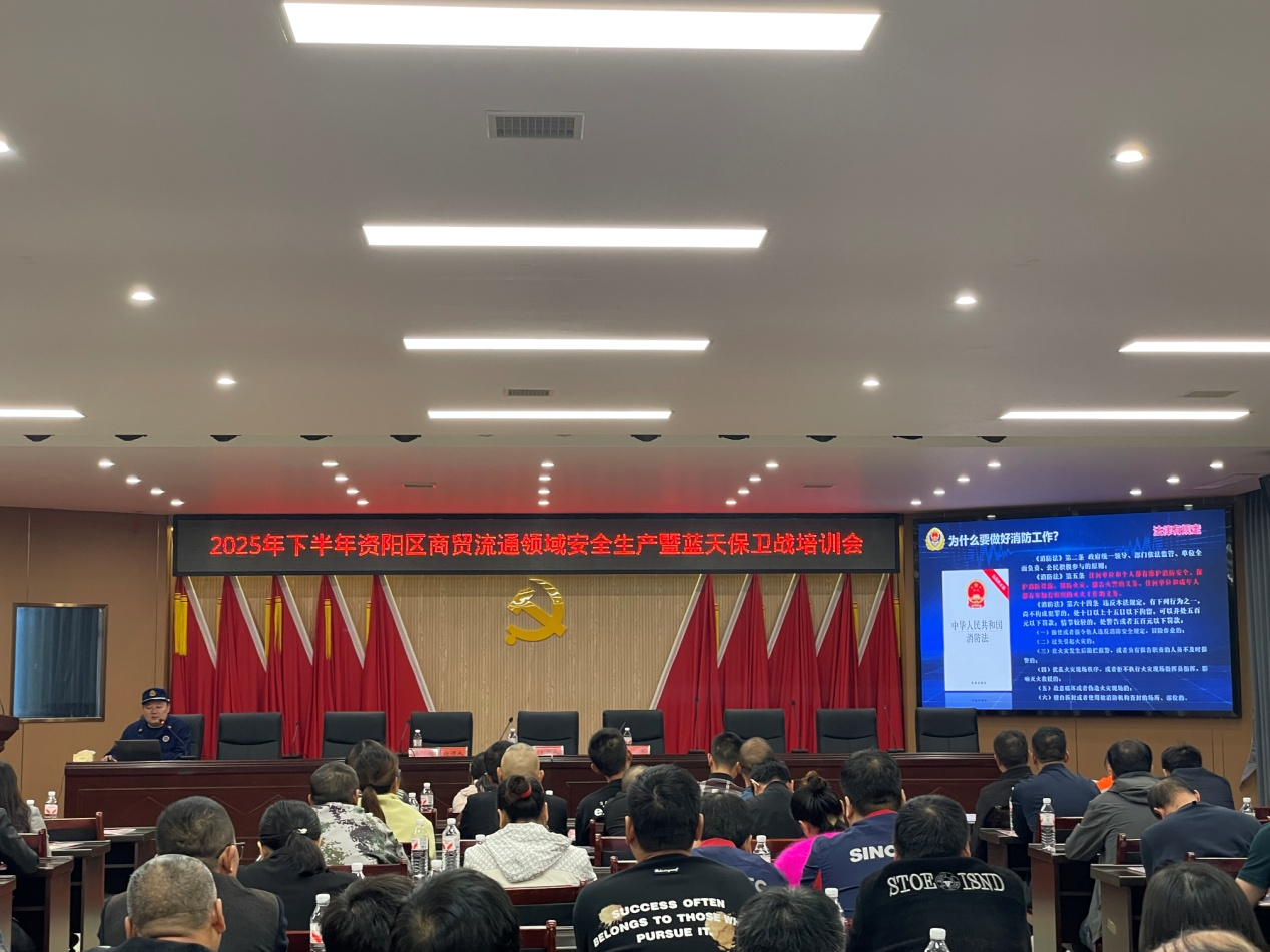 “流动课堂”进市场 安全培训护经营