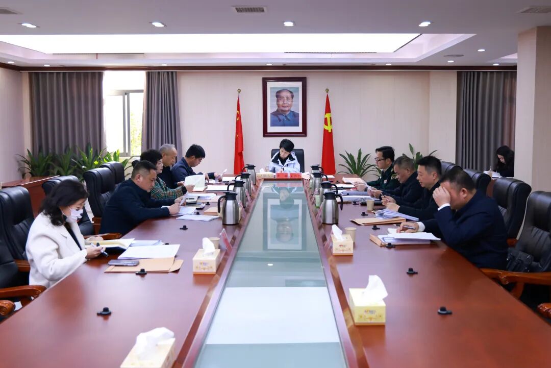 黄瑛主持召开区人民政府2025年第12次政府常务会议