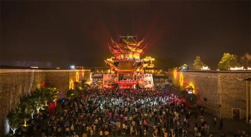 新春走基层 | 益阳明清古巷：国潮花灯点亮年味 百戏连台潮玩新春