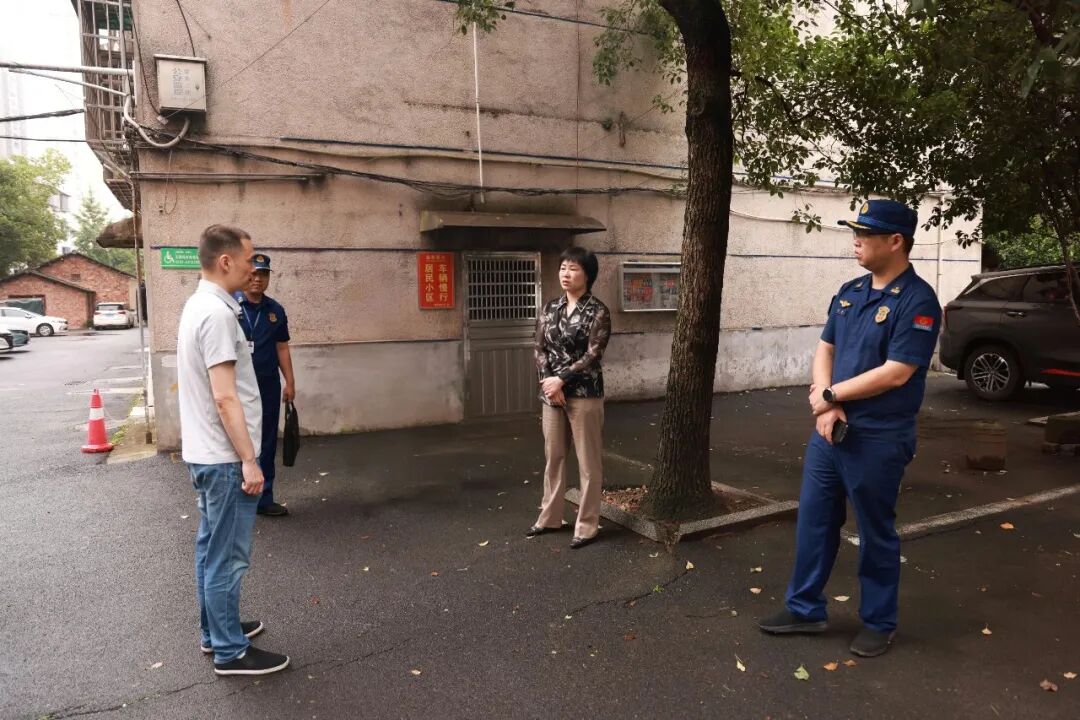 林红华督导检查老旧小区消防安全工作
