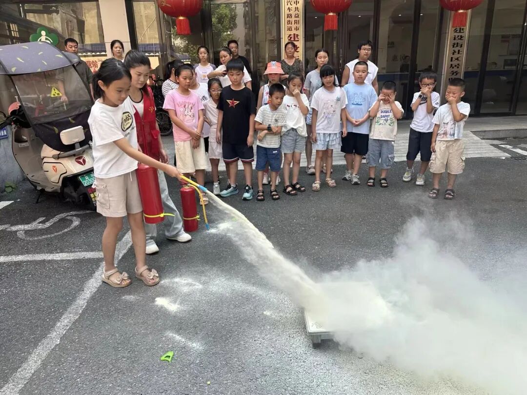 汽车路街道：讲练结合筑牢安全防线