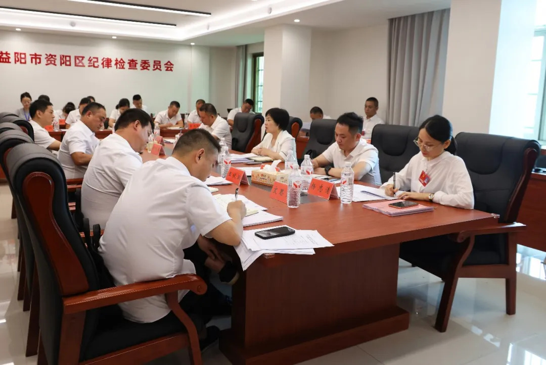 林红华参加代表团分组审议